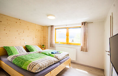 helles Schlafzimmer Fewo in Bayern